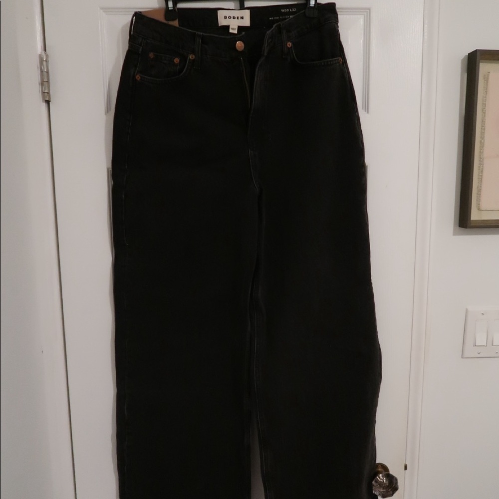 Black mid rise slouch wide leg jeans. Boden.Made in Turkey. Brand new never worn